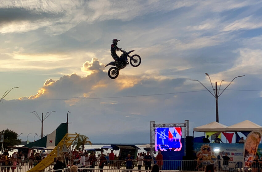  Freestyle de Motocross reúne 12 mil pessoas na Praia da Tucano, em Portel, no Marajó